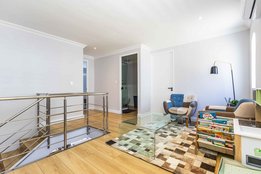 4 Bedroom Property for Sale in Sea Point Western Cape